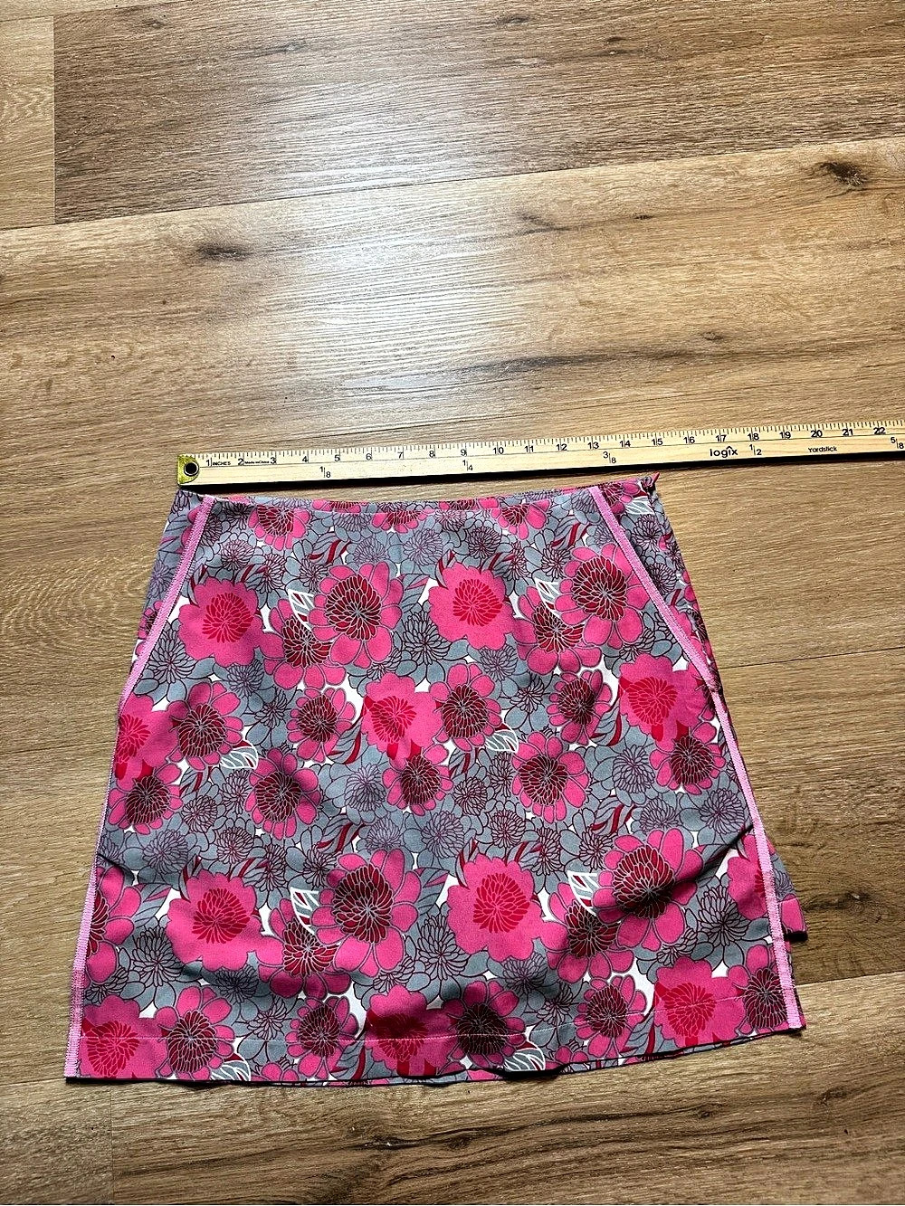 Golftini Floral Mini Skirt in Pink & Gray - Picture 9 of 10